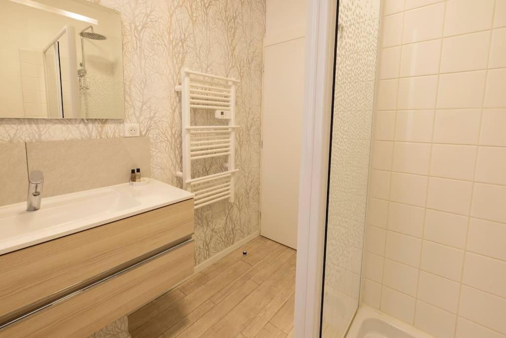 Le Cosy C - T2 Tout Equipe - Centre-Ville Gare 몽뤼꽁 외부 사진